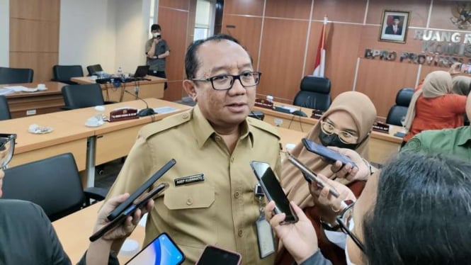 Pemadam kebakaran DKI Berhasil Mengendalikan Api di TPST Bantargebang