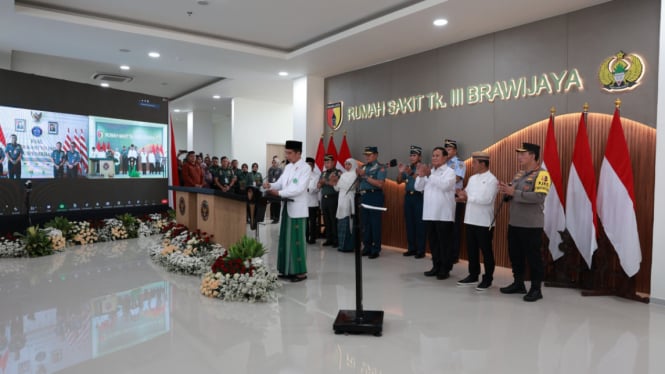 Jokowi dan Prabowo Bersama-sama Meresmikan 2 Rumah Sakit TNI di Surabaya