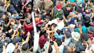 Prabowo Mengalami Kegembiraan Bermain Air Bersama Anak-Anak Saat Meresmikan 9 Titik Air di Sukabumi