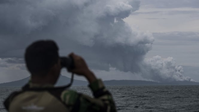 Erupsi Gunung Anak Krakatau Terus Berlanjut, Ketinggian Abu Vulkanik Mencapai 2.000 Meter