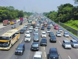 Lebih dari 69.930 Kendaraan Meninggalkan Jakarta Melalui Tol Cikampek Selama Puncak Libur Natal Tahun 2023