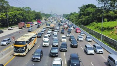 Lebih dari 69.930 Kendaraan Meninggalkan Jakarta Melalui Tol Cikampek Selama Puncak Libur Natal Tahun 2023