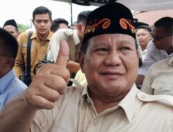 Prabowo Subianto Mempersembahkan Ziarah ke Makam Sultan Maulana di Banten dengan Didampingi Keluarga Ratu Atut