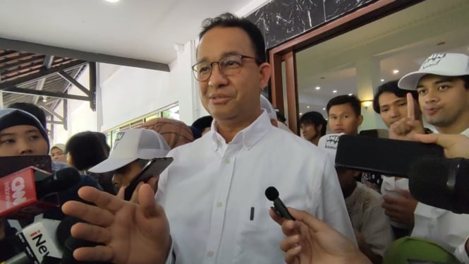 Nelayan Bertanya Tentang Program Tol Laut Jokowi, Anies Baswedan Mengatakan Bahwa Proyek Itu Gagal