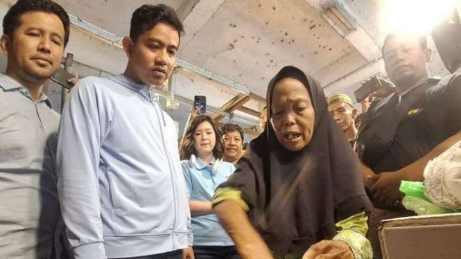 Gibran Berbelanja 10 Kilogram Semangka di Pasar Balikpapan