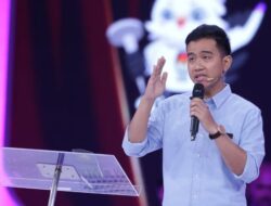 Semua Calon Wakil Presiden Menggunakan 3 Mikrofon