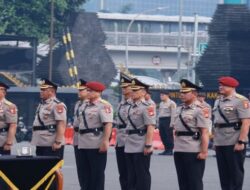 Brigjen Hengki Haryadi Terlihat Mengenakan Baret Merah di Kantor Polda Metro Jaya