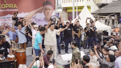 Prabowo Berjumpa dengan Para Nelayan di Pantai Cilincing Jakarta Utara