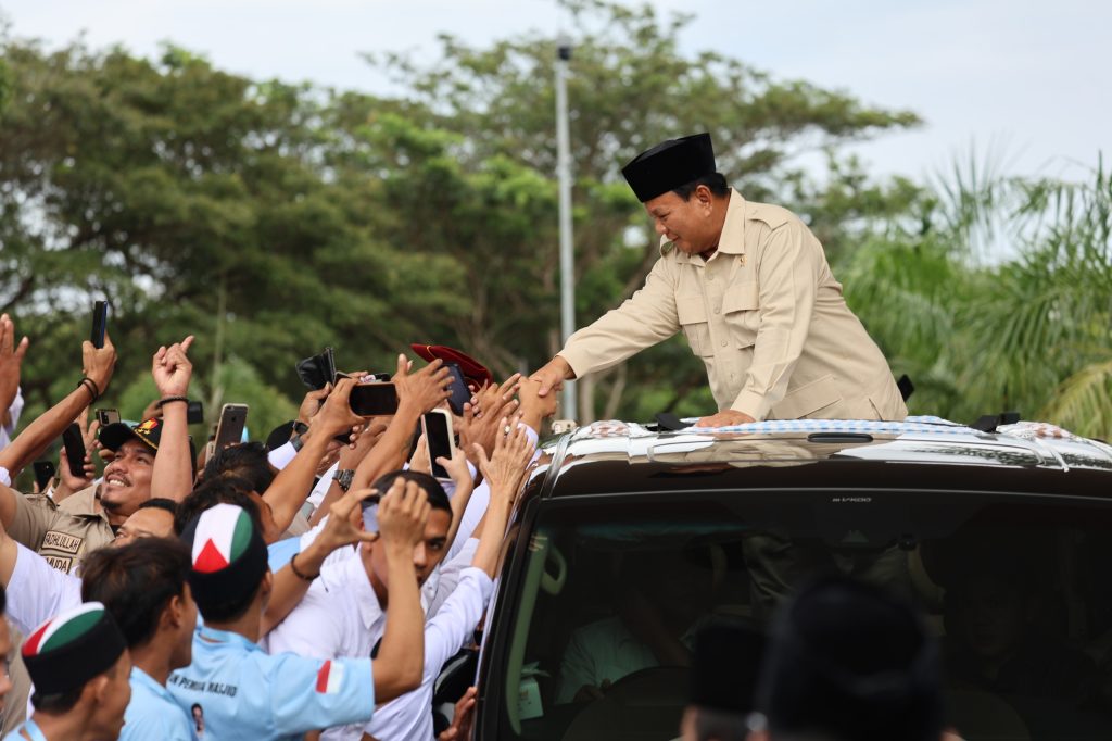 Prabowo Bertemu dengan Warga dan Relawan di Kedai Kopi Aceh: Sensasional!