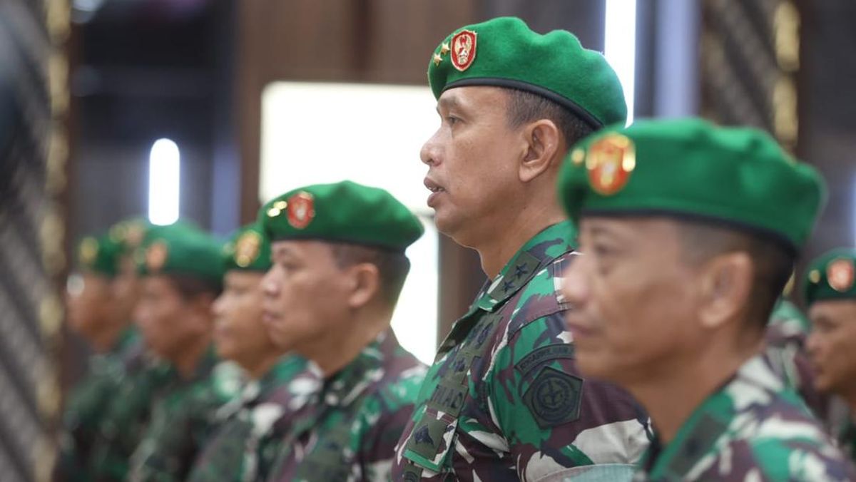 Bentuk-bentuk Pemimpin yang Tidak Tepat, Contoh Ketujuh: Perwira Menghina Sersan Kepala yang Lebih Senior