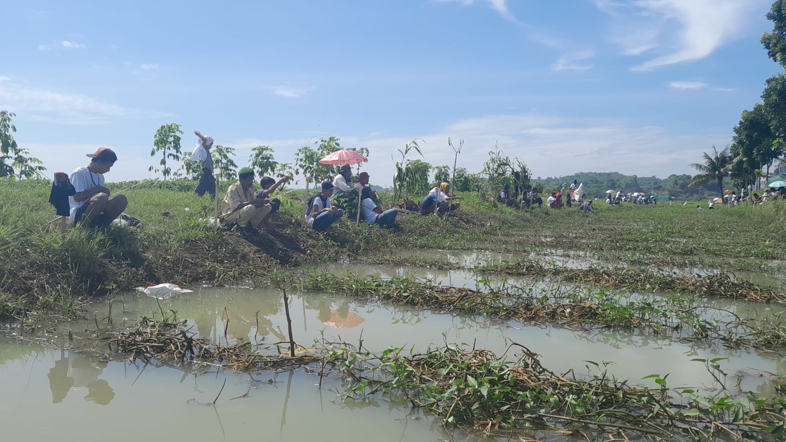 Caleg DPR RI Dapil Jabar X Rokhmat Ardiyan Menguasai Keterampilan Menarik Suara Melalui Mancing Mania di Pangandaran