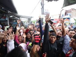 Ratusan Warga Jateng Bersemangat Melihat Jokowi dan Prabowo Makan Bakso Bersama: Semoga Tetap Merakyat