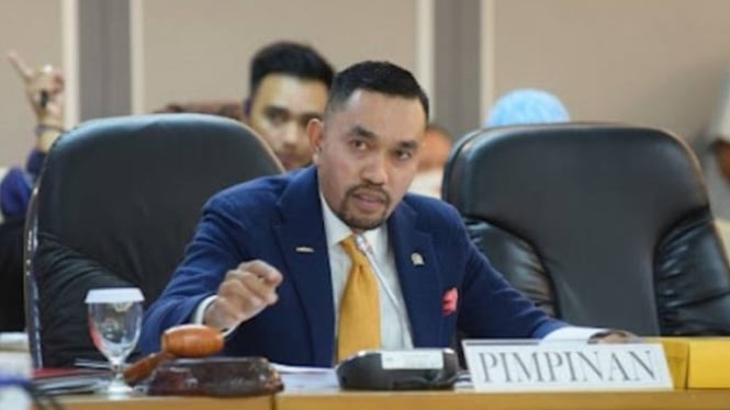 Ahmad Sahroni Memajukan Baliho dalam Pilgub Jakarta dan Menyinggung Ridwan Kamil sebagai Lawannya