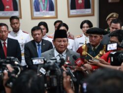 Menhan Prabowo Subianto dalam Wisuda Unhan: Kerja Keras dan Kecerdasan Akan Bertahan di Tengah Tantangan Zaman