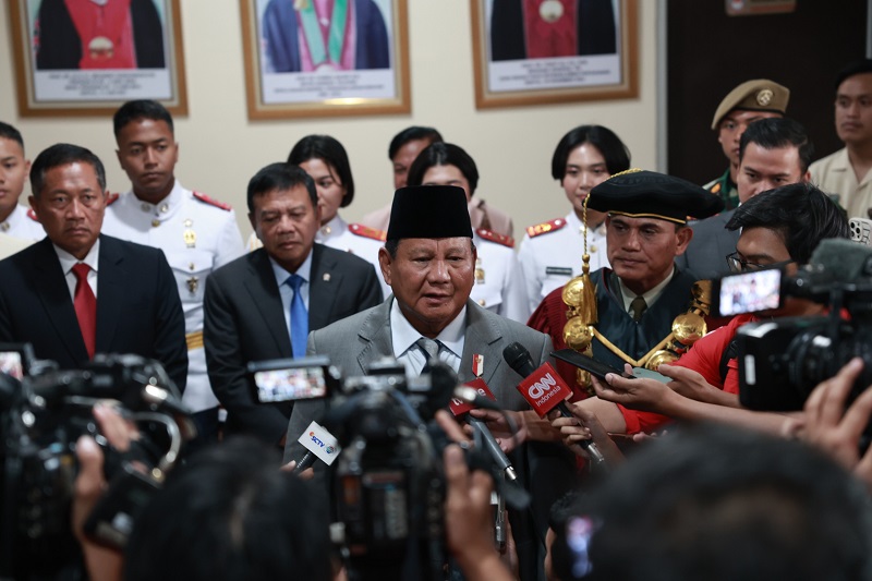 Menhan Prabowo Subianto dalam Wisuda Unhan: Kerja Keras dan Kecerdasan Akan Bertahan di Tengah Tantangan Zaman