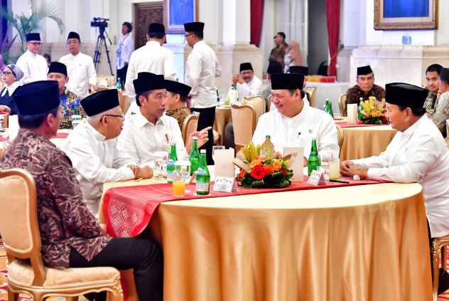 Momen Akrab Prabowo Subianto dan Jokowi di Acara Bukber di Istana Negara.