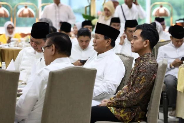 Prabowo Subianto Menghadiri Berkumpul Bersama Partai Golkar dengan Gibran, Mengeyahkan Pentingnya Menghormati Proses dan Menunggu Keputusan MK