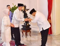 Pada Hari Kedua Idul Fitri, Prabowo Subianto Berbagi Sarapan dengan Jokowi di Istana Negara