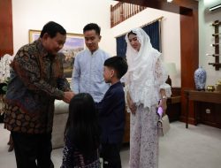 Momen Lucu Prabowo Subianto dan Gibran Rakabuming Raka dan Acara Halal Bihalal Bersama Keluarga