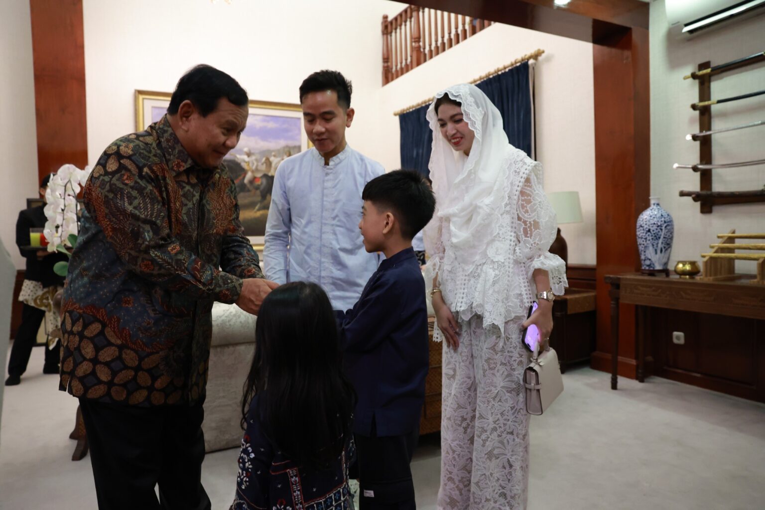 Momen Bahagia Penuh Tawa Bersama Prabowo Subianto dan Gibran saat Reuni Keluarga