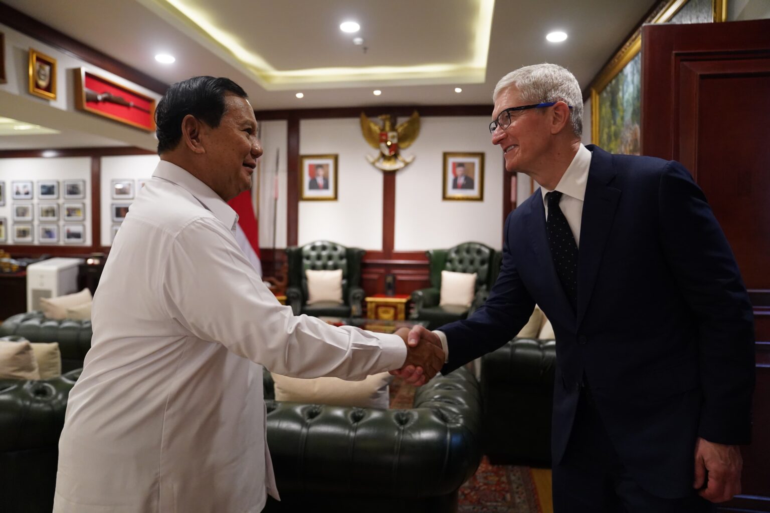 Setelah Mengirim Surat Selamat, CEO Apple Tim Cook Mengunjungi Prabowo Subianto, Presiden Terpilih