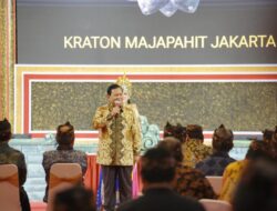 Prabowo Subianto memberikan apresiasi pada acara perayaan ulang tahun Hendropriyono yang menghormati budaya Indonesia