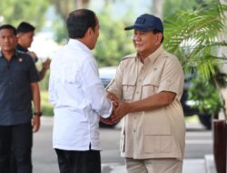 Prabowo Subianto Mengunjungi Jokowi di Bandara Halim, Memberikan Ucapan Ulang Tahun Secara Langsung