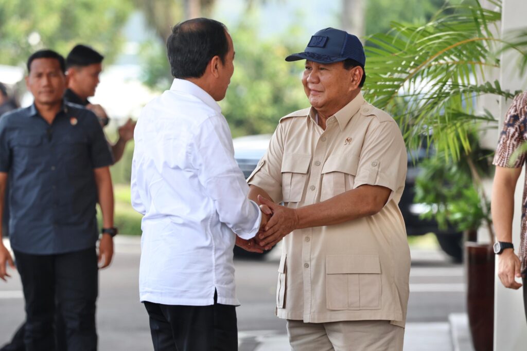 Prabowo Subianto Mengunjungi Jokowi di Bandara Halim, Memberikan Ucapan Ulang Tahun Secara Langsung