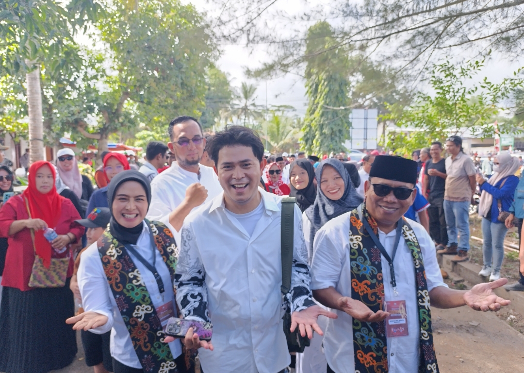 Cakra Khan Mendampingi Pasangan Calon Citra-Ino Menuju KPU Pangandaran