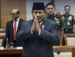 Prabowo Subianto mengucapkan permintaan maaf saat pamit di Rapat Terakhir dengan Komisi I DPR