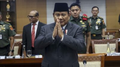 Prabowo Subianto mengucapkan permintaan maaf saat pamit di Rapat Terakhir dengan Komisi I DPR