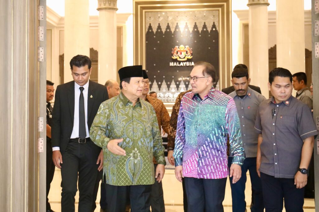 Dua Sahabat Lama Bersatu Kembali, Prabowo Subianto Mengundang Anwar Ibrahim ke Pelantikannya