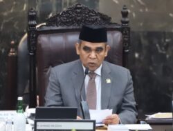 Muzani membantah sindiran terhadap sosok tertentu terkait ajakan anggota MPR untuk hidup sederhana.