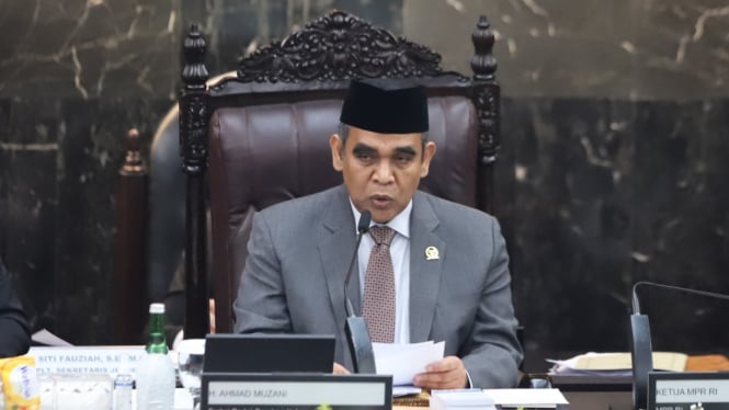 Muzani membantah sindiran terhadap sosok tertentu terkait ajakan anggota MPR untuk hidup sederhana.